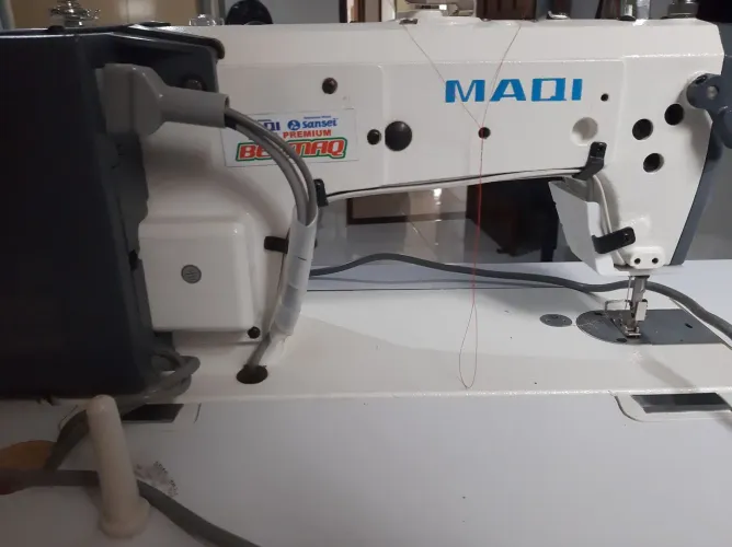 VENDE-SE MAQUINA DE CONSTURA RETA INDUSTRIAL BELMAQ MAQUI