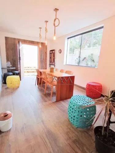 Casa à Venda no Condomínio Ouro Velho Mansões com 5 Quartos 350m²