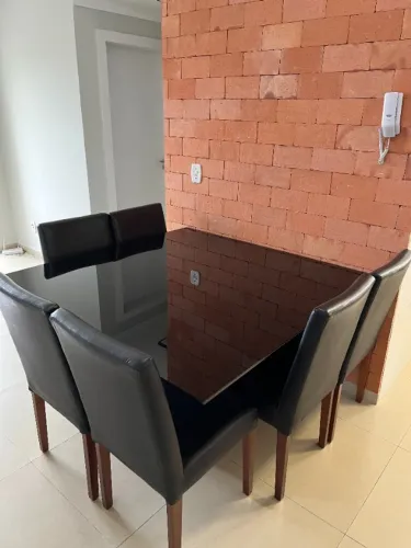 Mesa de Jantar com Tampo de Vidro Preto + 6 Cadeiras - Madeira Maciça | Excelente Estado