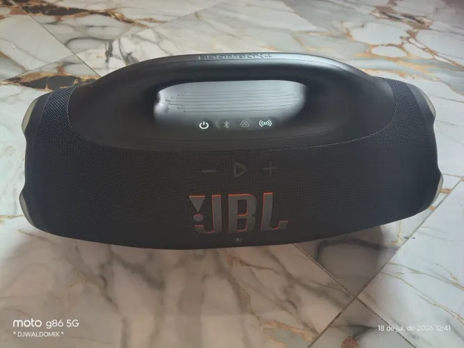 JBL bombox 4