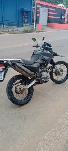 Vende-se uma Yamaha Cross 150, ano 2015.
