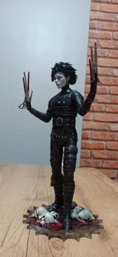 Edward Mãos de Tesoura - Estátua Colecionável (30cm)