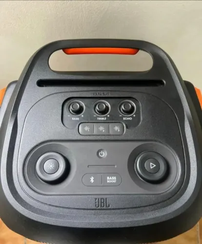 PARTYBOX 710 + PAR DE MICROFONES JBL