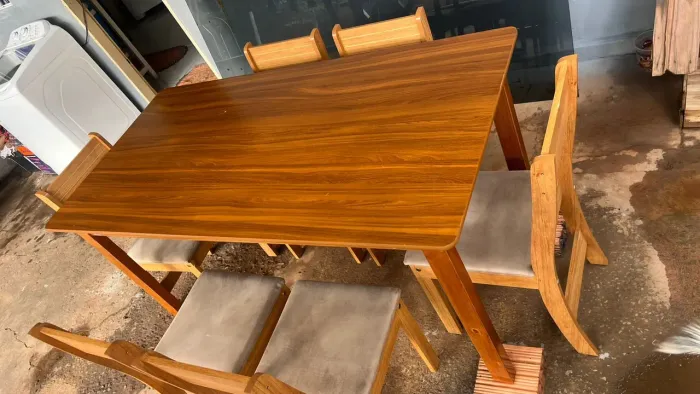 Mesa com 6 cadeiras 