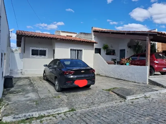 Aluga-se casa Condomínio Asteca