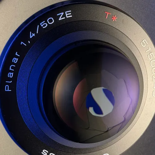 Lente Zeiss Planar 50mm T1.4 ZE