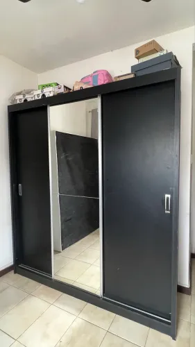 Guarda-roupa Preto Seminovo