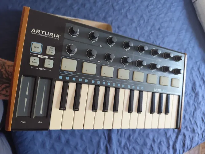Controlador Midi Arturia minilab 25 teclas
