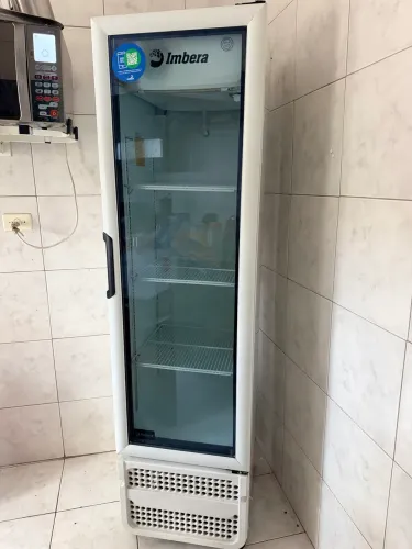 Geladeira expositora Imbera 