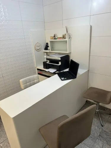 Escrivaninha/balcão para recepção ou escritório 
