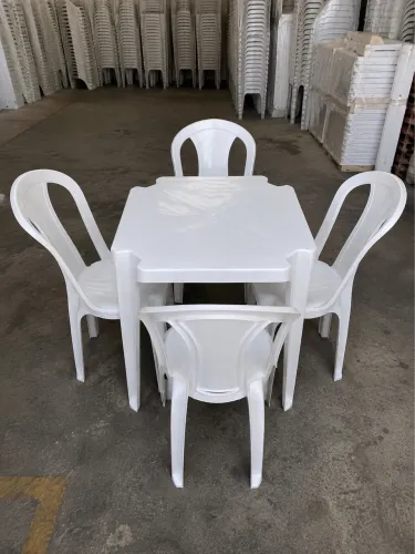 Conjunto Mesa Plástica + 4 Cadeiras - R$169 à vista