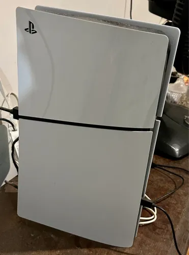 Playstation 5 Slim com 2 controles