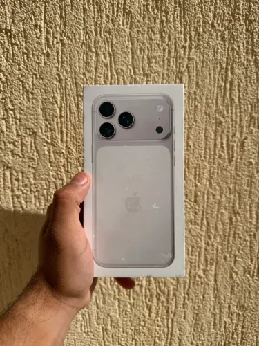 iPhone 17 Pro Max lacrado