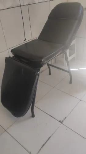 Maca de Estética Preta com Encosto Reclinável