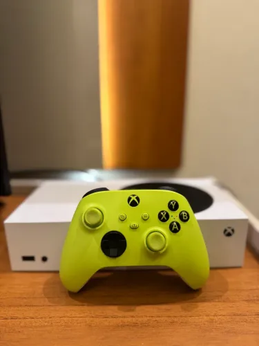 Xbox Series S 512 Gb - Controle Electric Volt e Cabos Originais