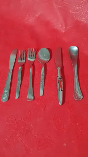 Lote de 6 talheres antigos com desenhos