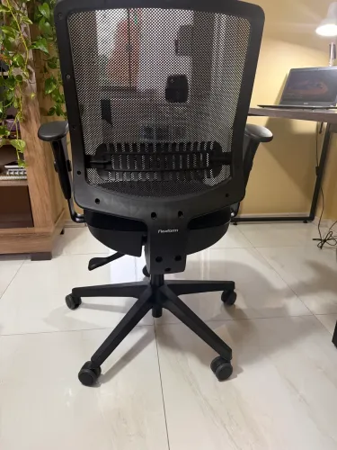 Cadeira Flexform Uni All Black de escritório - com garantia