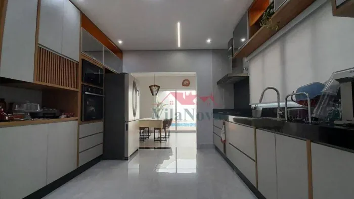 Casa Térrea à venda com 3 amplas suítes, piscina, área gourmet e 4 vagas Esplanada II In
