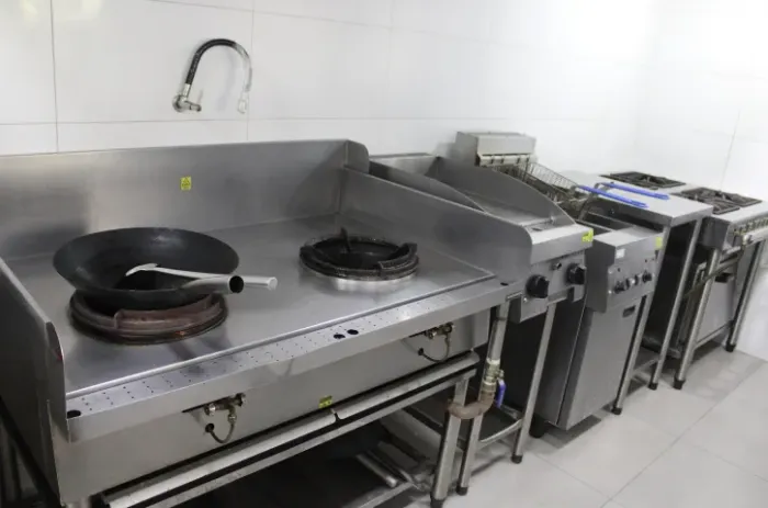 LOTE Restaurante Industrial Oriental Semi-Nova (2,5 anos) - Inox