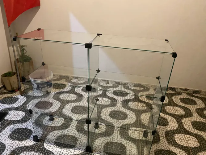 VENDE-SE BALCÃO DE VIDRO
