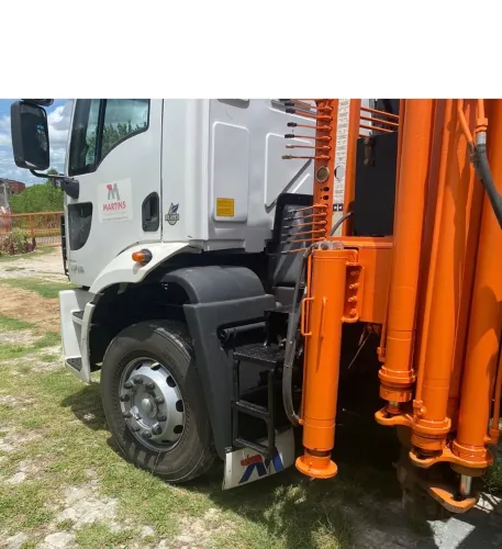 Caminhão munck Ford 1719