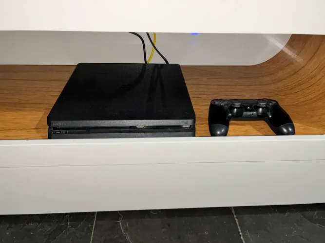 PS4 Slim 1TB + 12 Jogos + 1 controle 
