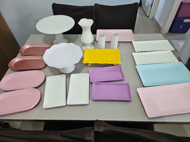 Kit decoração de festa completo 19 peças - bandejas e boleiras em cerâmica