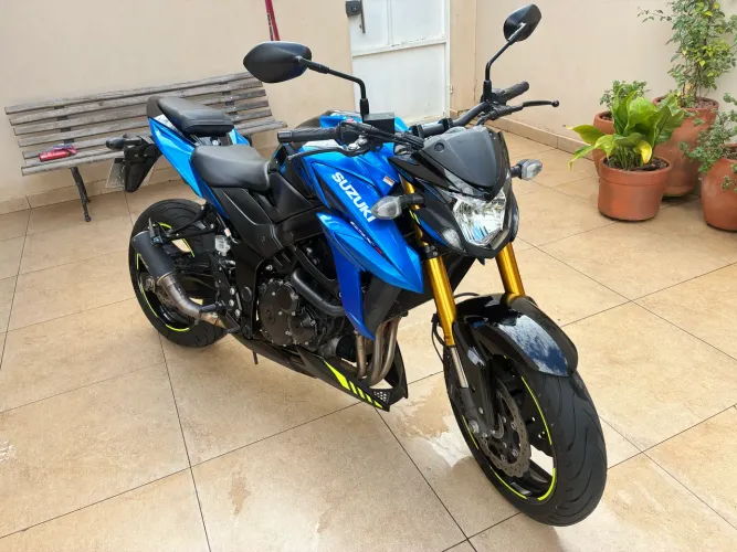Vendo Gsxs750 Único Dono (Troco apenas por carenada )