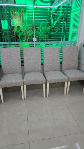 ESTOU VENDENDO ESSAS 04 CADEIRAS ! INTERESSADOS ENTREM EM CONTATO COMIGO!