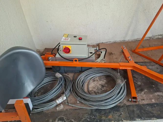Cadeirinha eletrica para pintura nova
