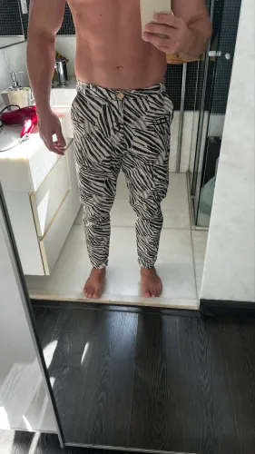 Calça moderna estampada