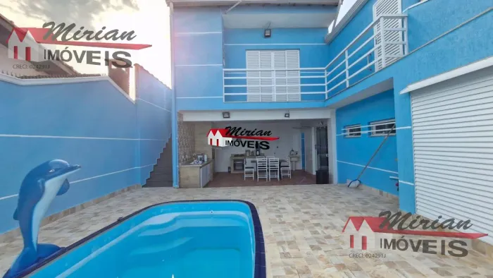 Casa com piscina para venda em Peruíbe