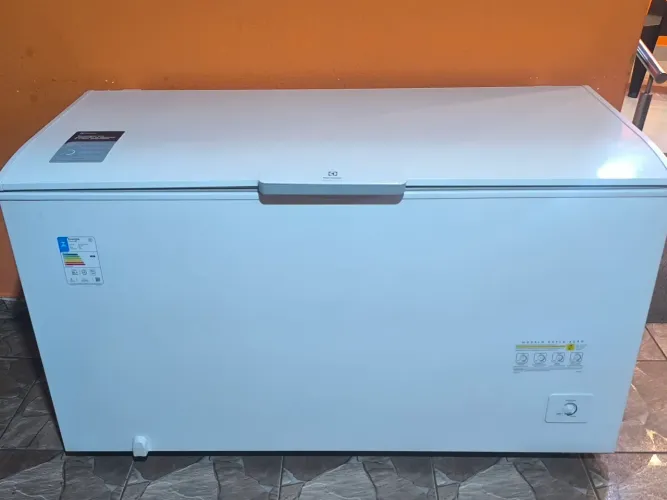 Vendo freezer Eletrolux horizontal semi novo