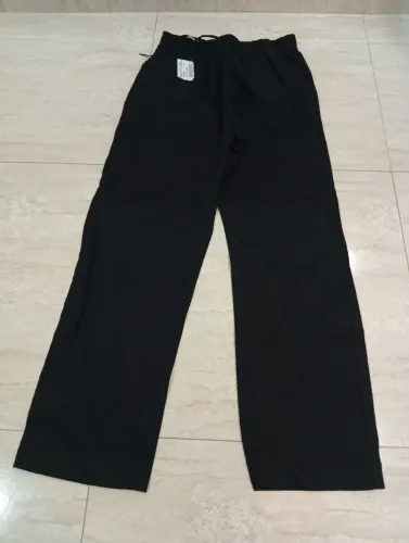 Calça brim leve masculina, cor preta, tamanho G.
