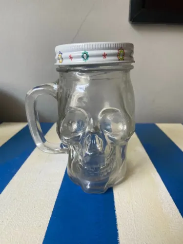 Caneca de vidro Caveira com tampa