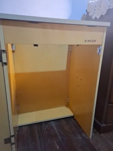 Mesa para maquina de costura marca singer
