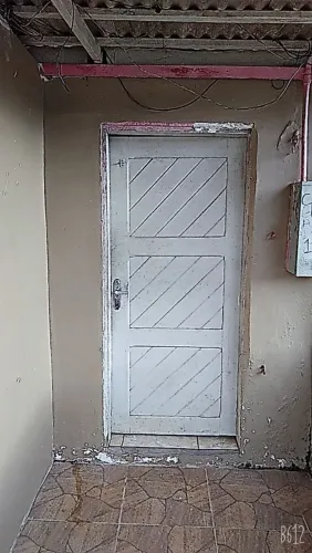 Vende-se uma casa no bairro boné azul