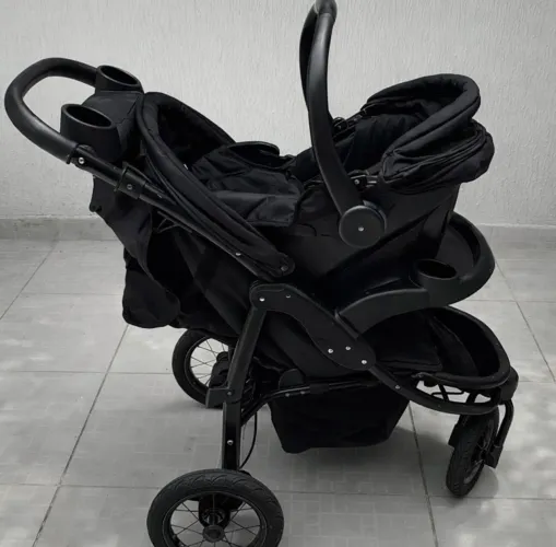 Carrinho de bebê + bebê conforto