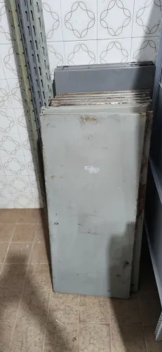 Prateleiras usadas 40cm cap 40kg por bandeja 3 estantes disponíveis