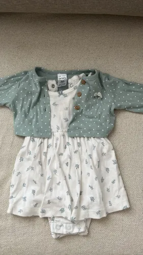 Vestido mais casaquinho Carters