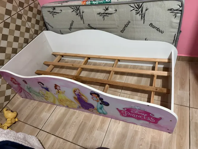 Vende-se cama infantil com colchão