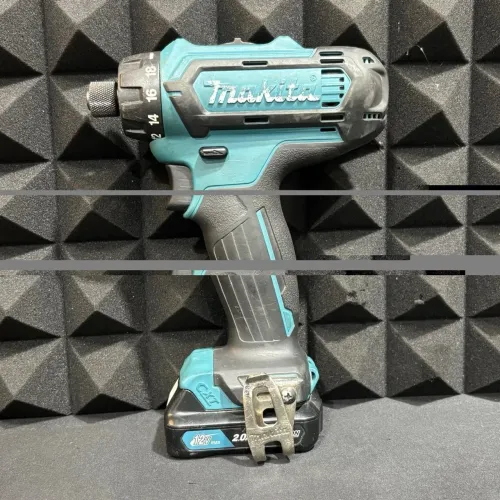 Furadeira e Parafusadeira Makita DF033D de 12V (CXT).