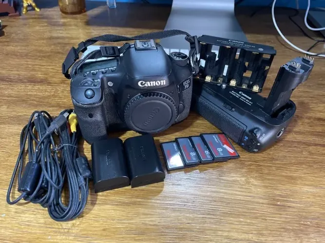 Canon 7D + Grip + Baterias + Cartões + Difusor ? pronto pra uso!