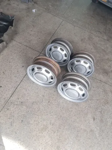 Vende-se roda saveiro aro 13 