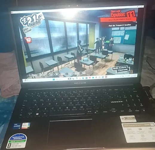 Notebook ASUS Vivobook 15 i5 13ª Ger / 8GB / 256GB SSD / Win 11 - Na Garantia!