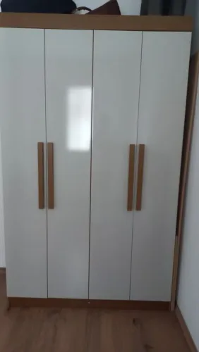 Guarda-roupa 4 portas 2 gavetas 