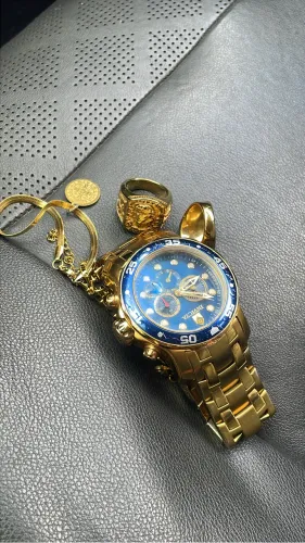 Vendo relógio e anéis e pulseira tudo junto