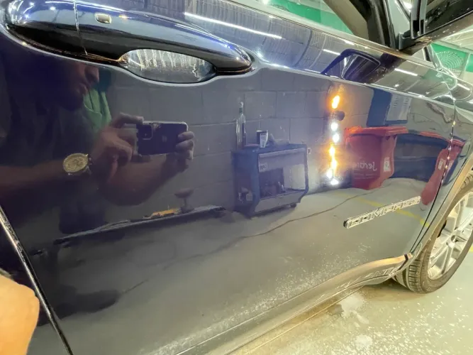 Fazemos serviços de polimentos de carro faróis limpeza de estofados camas cadeiras etc