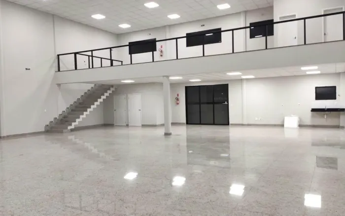 Galpão/Depósito/Armazém para Alugar 4 banheiros, 345 m² por R$ 14.500/Mês