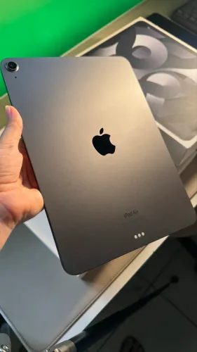 IPad Air 256g M1 + Apple Pencil + Case com teclado de brinde 